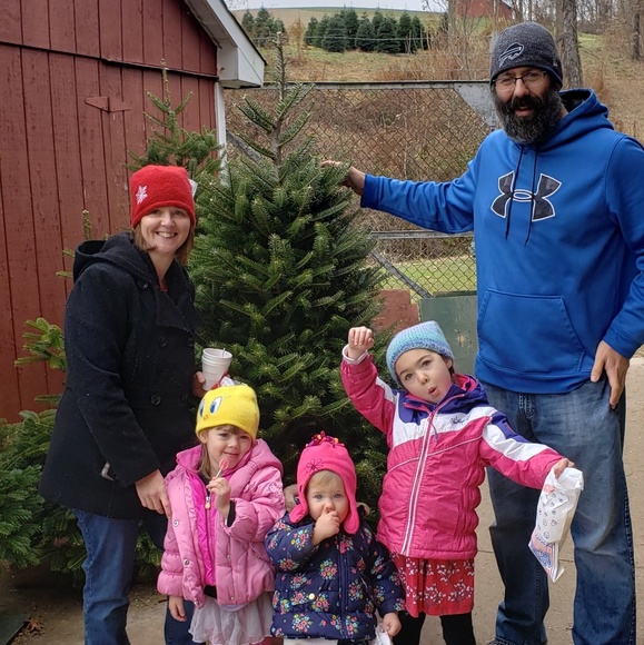 Meet your Poshers, Ron & Maigan - Picture 5 of 6